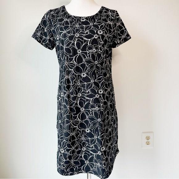 Talbots Dresses & Skirts - T by Talbot’s Women’s UPF 50 Black White Floral Cross Back Cozy Shift Dress, Med